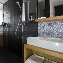 Гостиница Butik Hotel 12 в Зеленоградске отзывы, цены и фото номеров - забронировать гостиницу Butik Hotel 12 онлайн Зеленоградск ванная