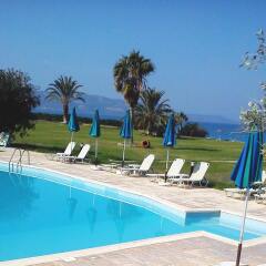 Natura Beach Hotel and Villas бассейн