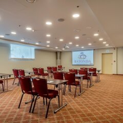 Отель Ratonda Centrum Hotel Литва, Вильнюс - 6 отзывов об отеле, цены и фото номеров - забронировать отель Ratonda Centrum Hotel онлайн с домашними животными