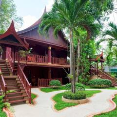 Отель Royal Phawadee Village