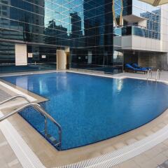 Отель Golden Tulip Al Thanyah бассейн