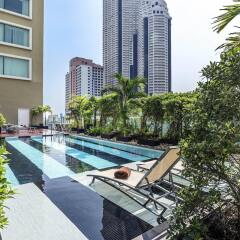 Отель Novotel Bangkok Silom Road бассейн