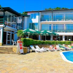 Park Hotel Kini- All Incusive пляж