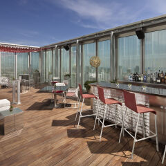 Отель Meliá Barcelona Sky гостиничный бар