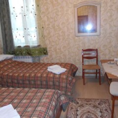 Гостиница Гостевой дом Родник в Красной Поляне 1 отзыв об отеле, цены и фото номеров - забронировать гостиницу Гостевой дом Родник онлайн Красная Поляна комната для гостей фото 5