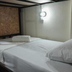 The Bridge Hostel Бангкок комната для гостей фото 5