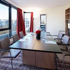 Отель Courtyard by Marriott Paris Boulogne