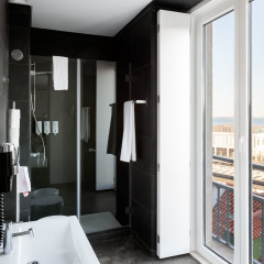 Отель Hello Lisbon Santa Apolonia Apartments Португалия, Лиссабон - 2 отзыва об отеле, цены и фото номеров - забронировать отель Hello Lisbon Santa Apolonia Apartments онлайн ванная фото 2