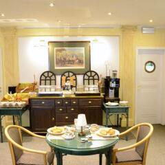 Отель Madeleine Budget Rooms Grand Place питание