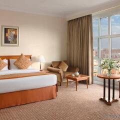 Anwar Al Madinah Movenpick Hotel комната для гостей фото 3