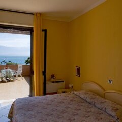 Отель Bellerive Ristorante Albergo Манерба-дель-Гарда комната для гостей фото 4