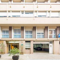 Отель Aparthotel Bertran Испания, Барселона - отзывы, цены и фото номеров - забронировать отель Aparthotel Bertran онлайн парковка