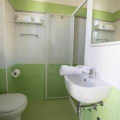 Hotel Holland Римини ванная
