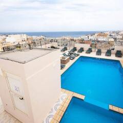 Отель Damiani Apartments Мальта, Буджибба - отзывы, цены и фото номеров - забронировать отель Damiani Apartments онлайн бассейн фото 2
