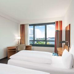 Отель NH Düsseldorf City Германия, Дюссельдорф - 2 отзыва об отеле, цены и фото номеров - забронировать отель NH Düsseldorf City онлайн комната для гостей