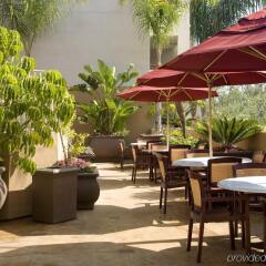 Отель Sommerset Suites питание