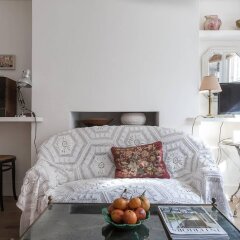 Отель Hampstead Haven 1BR Flat Лондон комната для гостей
