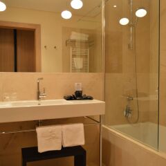 Отель Gran Hotel Sardinero Испания, Сантандер - отзывы, цены и фото номеров - забронировать отель Gran Hotel Sardinero онлайн ванная фото 2