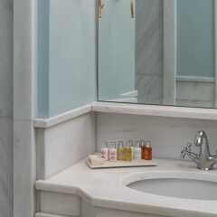 Отель Noble Suites Афины ванная