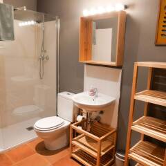 Отель Bed and Beach Barcelona Испания, Барселона - отзывы, цены и фото номеров - забронировать отель Bed and Beach Barcelona онлайн ванная