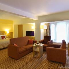 Гостиница Crowne Plaza Moscow World Trade Centre в Москве - забронировать гостиницу Crowne Plaza Moscow World Trade Centre, цены и фото номеров Москва комната для гостей фото 11