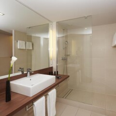 Отель Meliá Düsseldorf Германия, Дюссельдорф - 1 отзыв об отеле, цены и фото номеров - забронировать отель Meliá Düsseldorf онлайн ванная