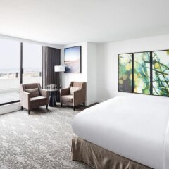 Отель DoubleTree by Hilton Hotel & Suites Victoria Канада, Виктория - отзывы, цены и фото номеров - забронировать отель DoubleTree by Hilton Hotel & Suites Victoria онлайн комната для гостей фото 5