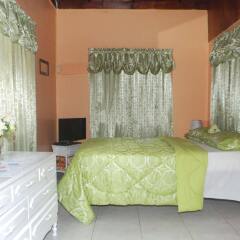 Отель Enchanted Villas and Guest House Ямайка, Монтего-Бей - отзывы, цены и фото номеров - забронировать отель Enchanted Villas and Guest House онлайн комната для гостей фото 5