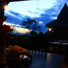 Отель Thaton Hill Resort гостиничный бар