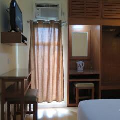 Отель La Gloria Residence Inn сейф в номере