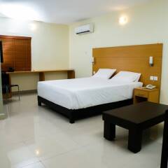 Отель Adis Hotels Ibadan Нигерия, Ибадан - отзывы, цены и фото номеров - забронировать отель Adis Hotels Ibadan онлайн сейф в номере