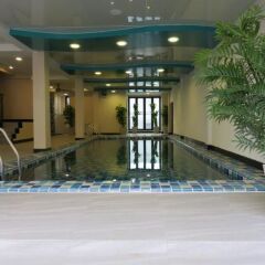 Nida Rooms Regal Marble Hotel бассейн