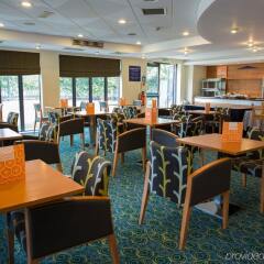 Отель Holiday Inn Express Liverpool-Knowsley M57, Jct.4 Великобритания, Ливерпуль - отзывы, цены и фото номеров - забронировать отель Holiday Inn Express Liverpool-Knowsley M57, Jct.4 онлайн питание