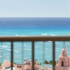 Отель Waikiki Beachcomber by Outrigger балкон