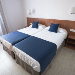 Отель Apartamentos Checkin Beatrix сейф в номере