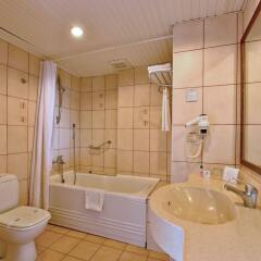 Отель Green Garden Suite ванная