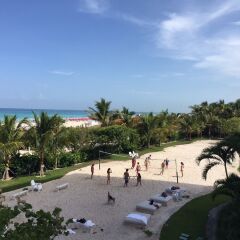 The Retreat Collection at 1 Hotel South Beach пляж