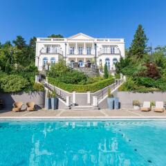 Отель Villa Charlotte Берген бассейн