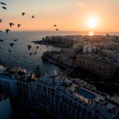 Отель Malta Marriott Hotel & Spa Мальта, Баллута-бей - отзывы, цены и фото номеров - забронировать отель Malta Marriott Hotel & Spa онлайн балкон