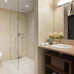 Отель Eden Hotel Früh am Dom Германия, Кёльн - отзывы, цены и фото номеров - забронировать отель Eden Hotel Früh am Dom онлайн ванная фото 2