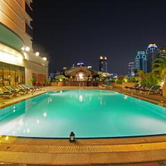 Отель Ramada D'MA Bangkok бассейн