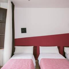 Отель Hostal La Casa de La Plaza Испания, Мадрид - отзывы, цены и фото номеров - забронировать отель Hostal La Casa de La Plaza онлайн комната для гостей фото 3