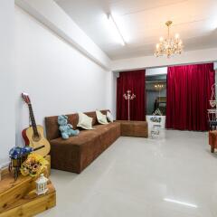 Отель Sindy's Place комната для гостей