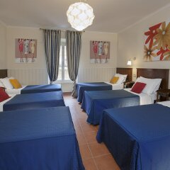 Отель Des Artistes Budget Rooms комната для гостей