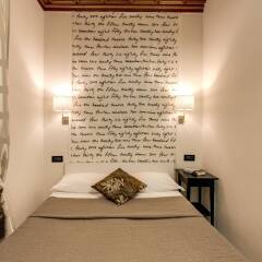 Отель Artemis Guest House сейф в номере