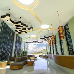 Отель Crest Resort & Pool Villas интерьер отеля