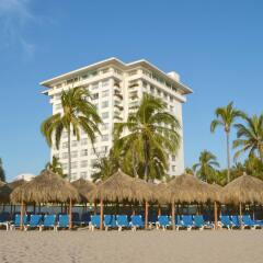 Hotel Emporio Ixtapa пляж