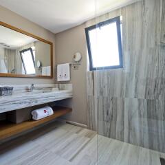 Отель Ramada Resort Bodrum ванная фото 2