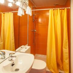 Отель Apartamentos Turísticos Bahía de Boó ванная фото 2