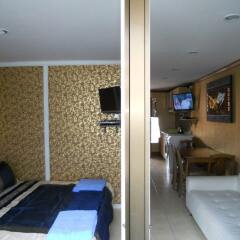 Апартаменты Jomtien Good Luck Apartment Паттайя комната для гостей фото 2